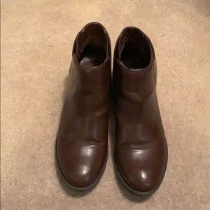 Brown boots from Unisa. Sz 9.5